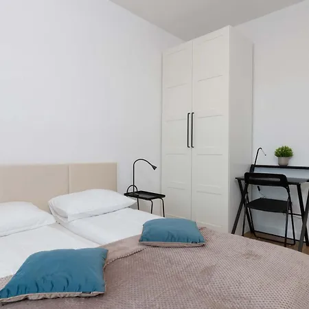 Lägenhet Family In With Parking And Playground By Renters *