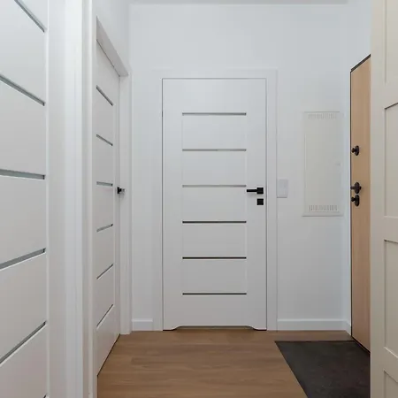 Family In With Parking And Playground By Renters Lägenhet *