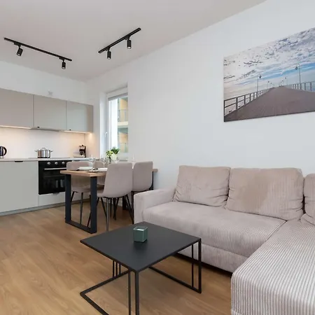 Family In With Parking And Playground By Renters Lägenhet *