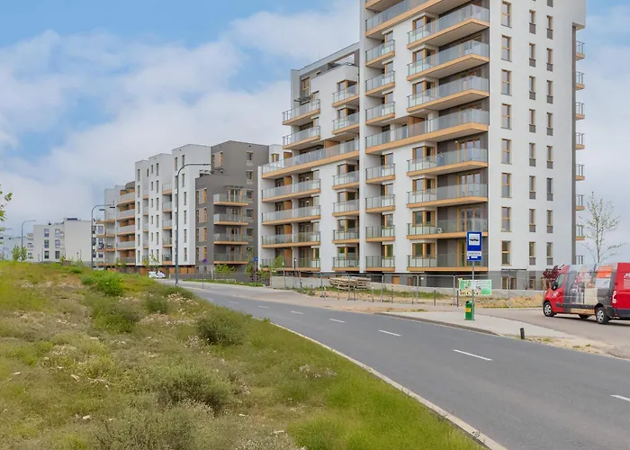 Family In With Parking And Playground By Renters *